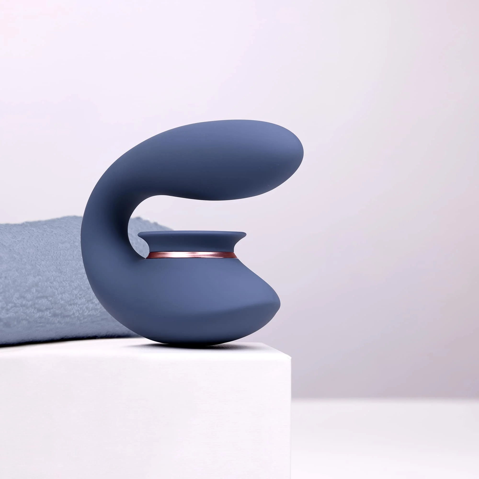 Vibrador de presión de aire – Estimulador con lengua móvil – Twitch 3 - Vibrador recargable y succión/ Innovation by Shots - Imagen 4