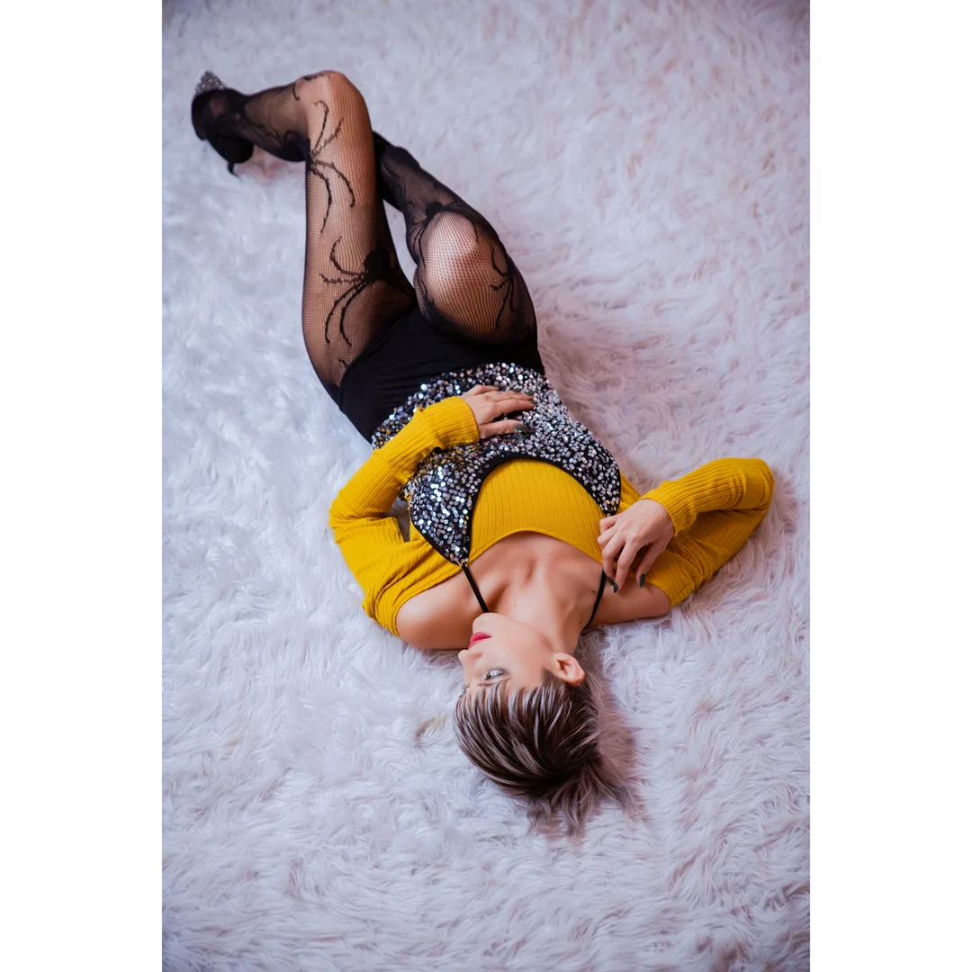 1802A-BLK-8 Panty de red con estampado de arañas para un look atrevido de Halloween · Kix'ies - Imagen 1