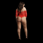 Body de encaje con pedrería y escote Bardot para un look glamuroso y curvilíneo – Presents - Imagen 5
